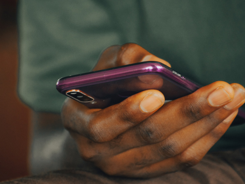Carib Radio still playing with the phone screen locked